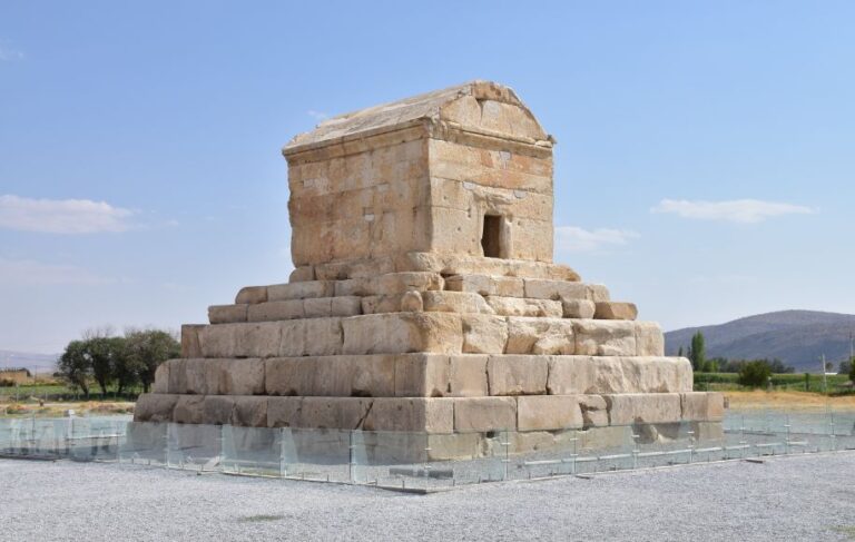 مقبره کوروش