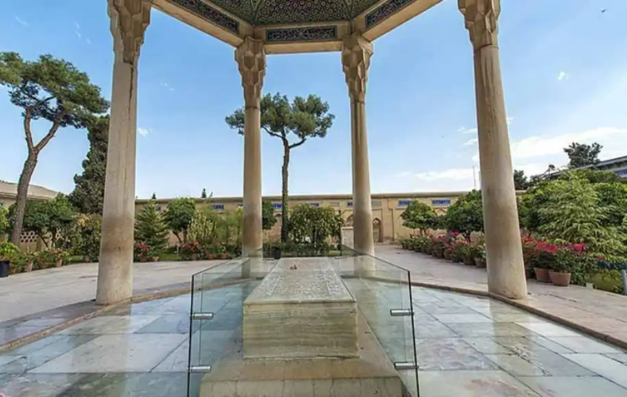 آرامگاه حافظ در حافظیه